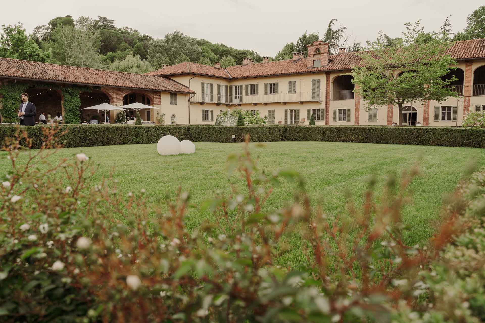 Il giardino all'italiana e la corte della Tenuta La Michelina, a Pinerolo