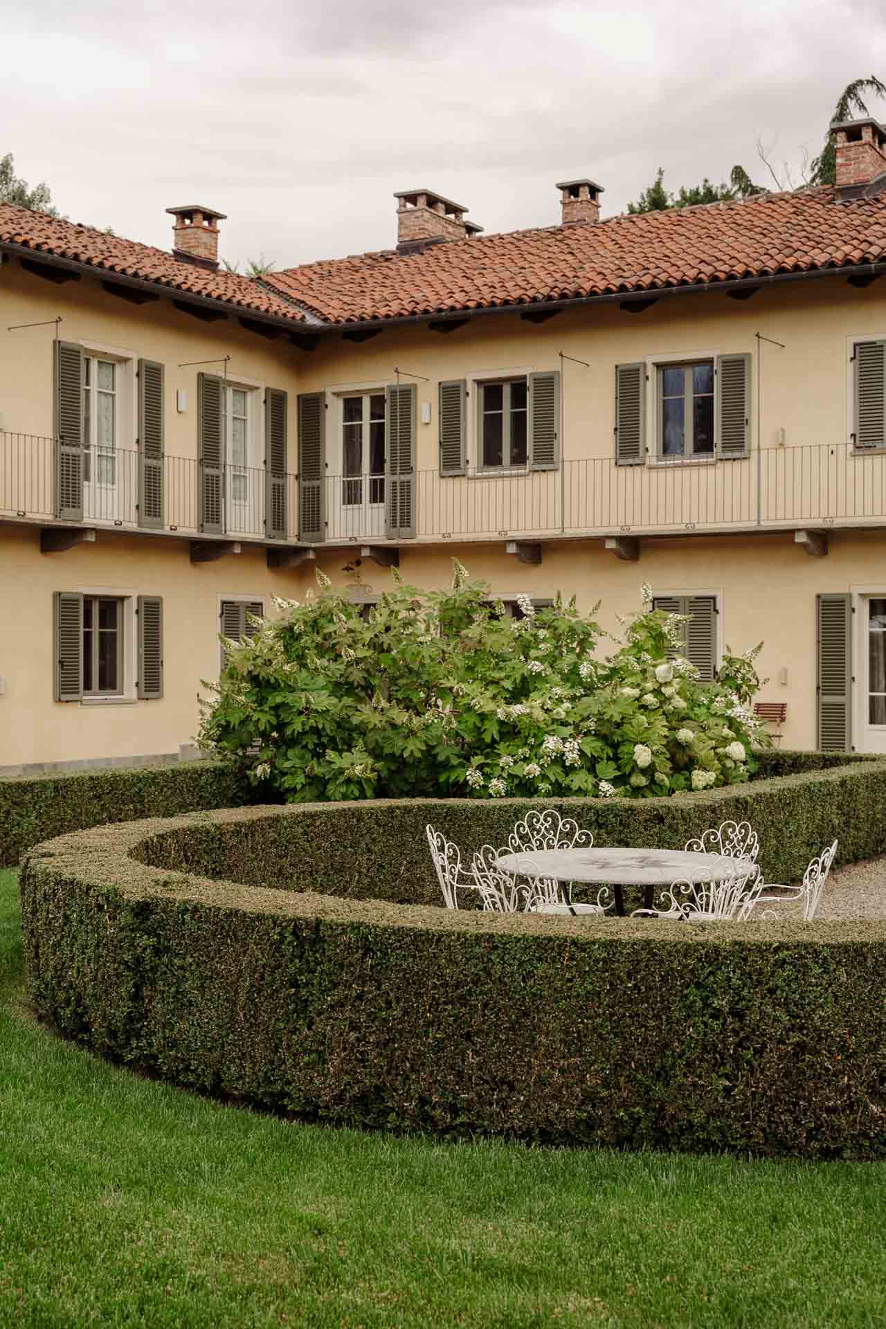La villa della Tenuta La Michelina, a Pinerolo, e il giardino all'italiana
