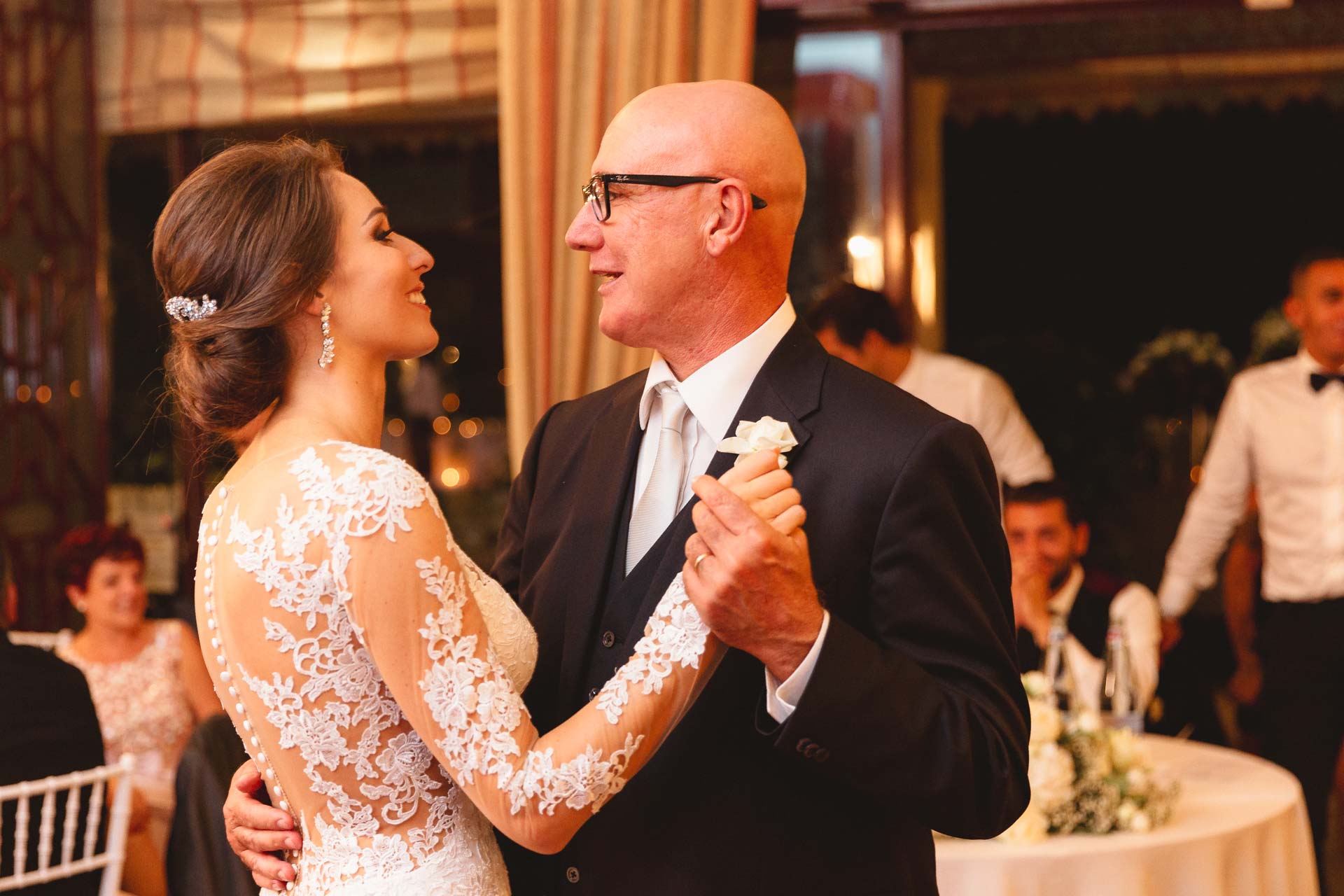 La sposa balla con il papà
