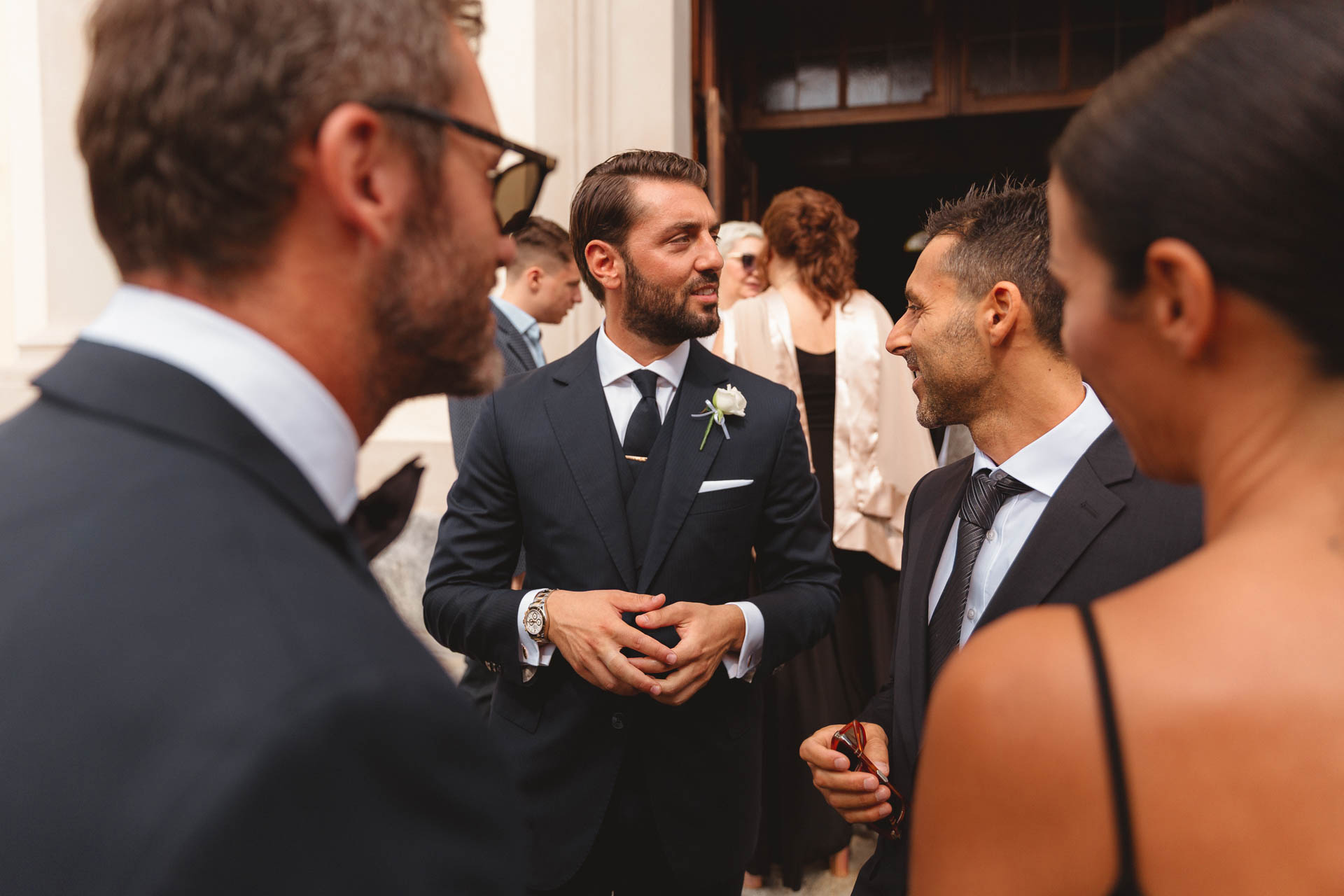 Lo sposo con gli amici, prima della cerimonia